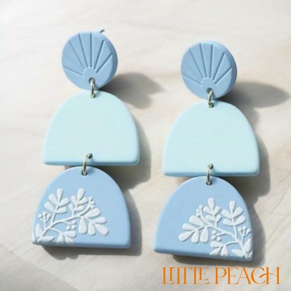 Boutique Spring Flower Floral Dangle Pierced Earrings NEW - Picture 1 of 1